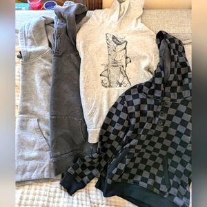 Boys 6/7 pullover hoodies (4 pieces)